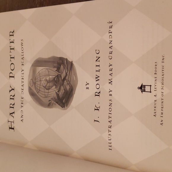 Harry Potter and The Deathly Hallows Book - Picture 11 of 12